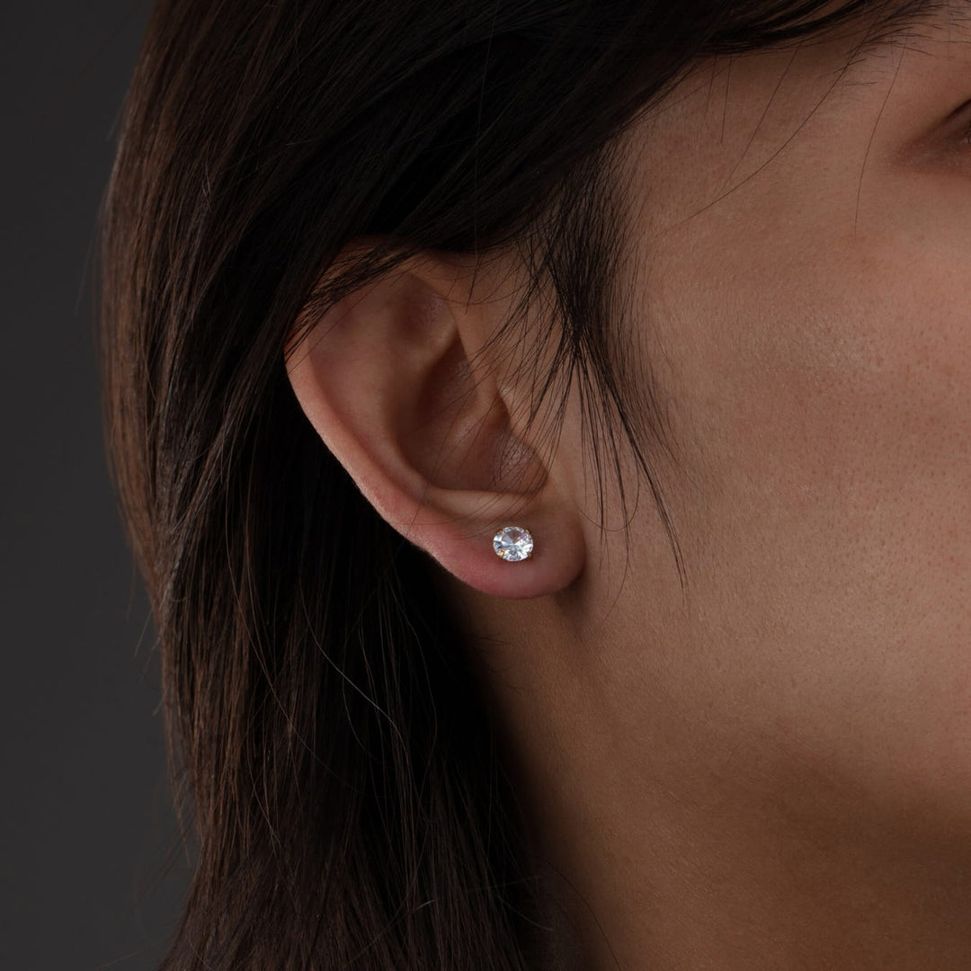 Vielseitige Damen Ohrstecker mit Zirkonia. Alltagstauglich, elegant & hautfreundlich aus Edelstahl.