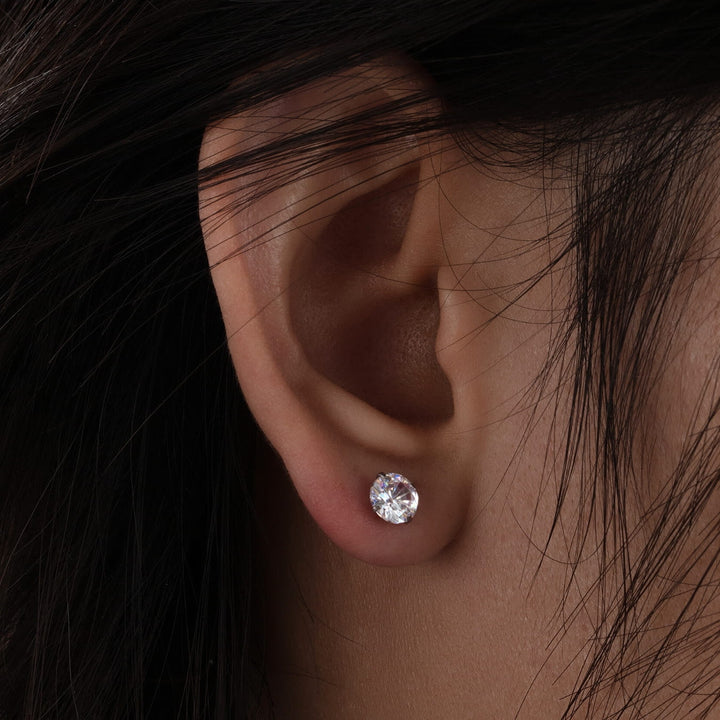 Minimalistische Damen Ohrringe mit Zirkonia, perfekt für den Alltag oder als elegantes Geschenk.