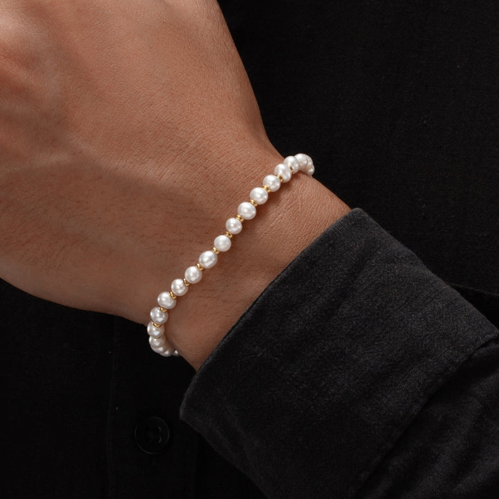 Stilvolles Damen Perlenarmband mit echten Süßwasserperlen. Ein vielseitiges Schmuckstück, elegant & verstellbar.