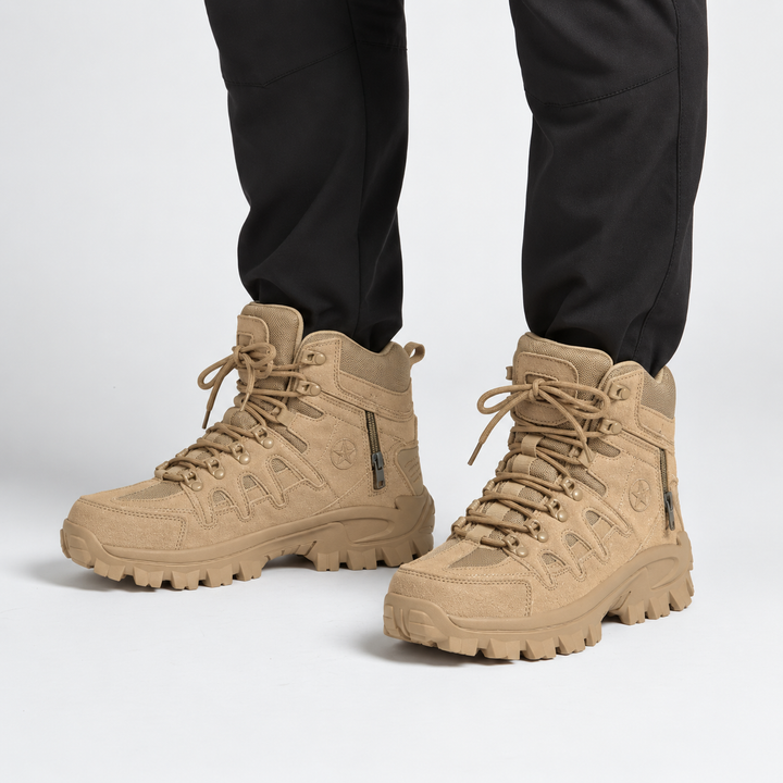Ein Paar robuste, wasserdichte Outdoor-Wanderstiefel für Damen & Herren, perfekt für anspruchsvolle Trekkingpfade.