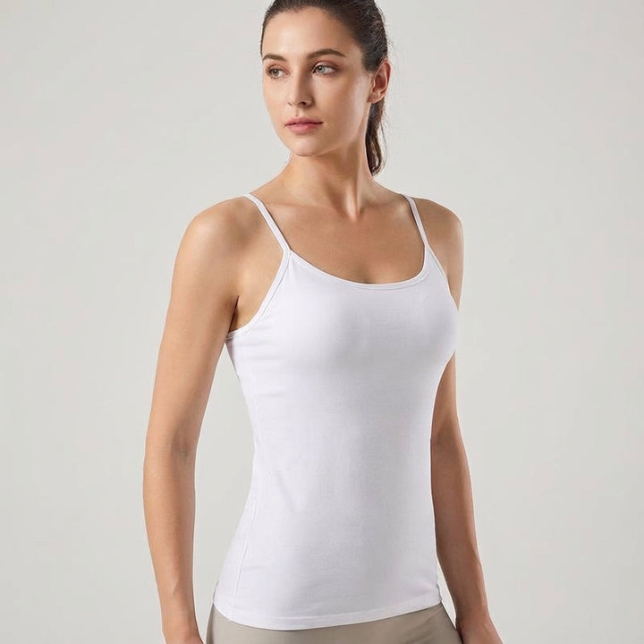 Alltagstaugliches Damen Unterhemd mit integriertem Bustier. Bietet zuverlässigen Halt und höchsten Tragekomfort.