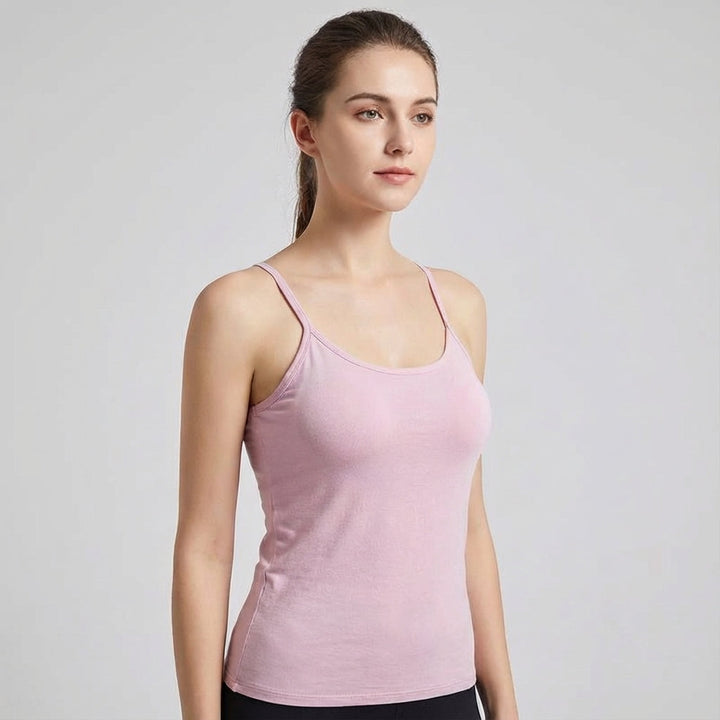 Schlichtes Damen Tanktop mit integriertem Bustier. Ein unverzichtbares Basic-Oberteil für Komfort und Stil.