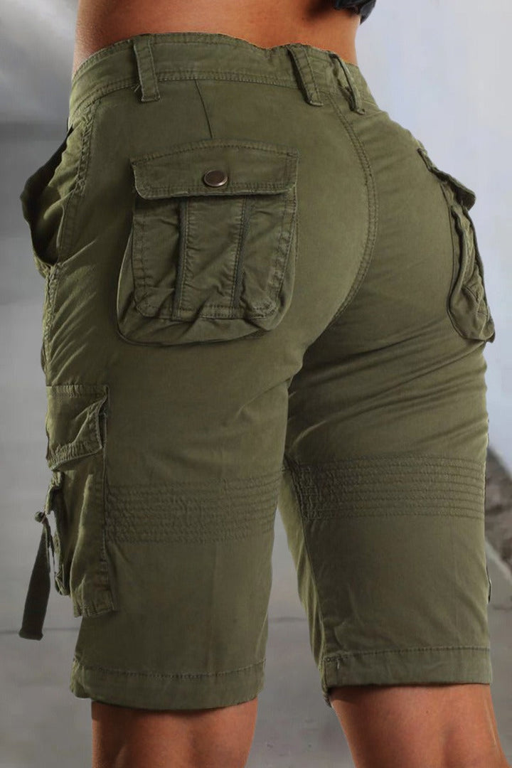 Robuste Damen Cargoshorts Maira, perfekt für aktive Frauen, mit zahlreichen praktischen Taschen.