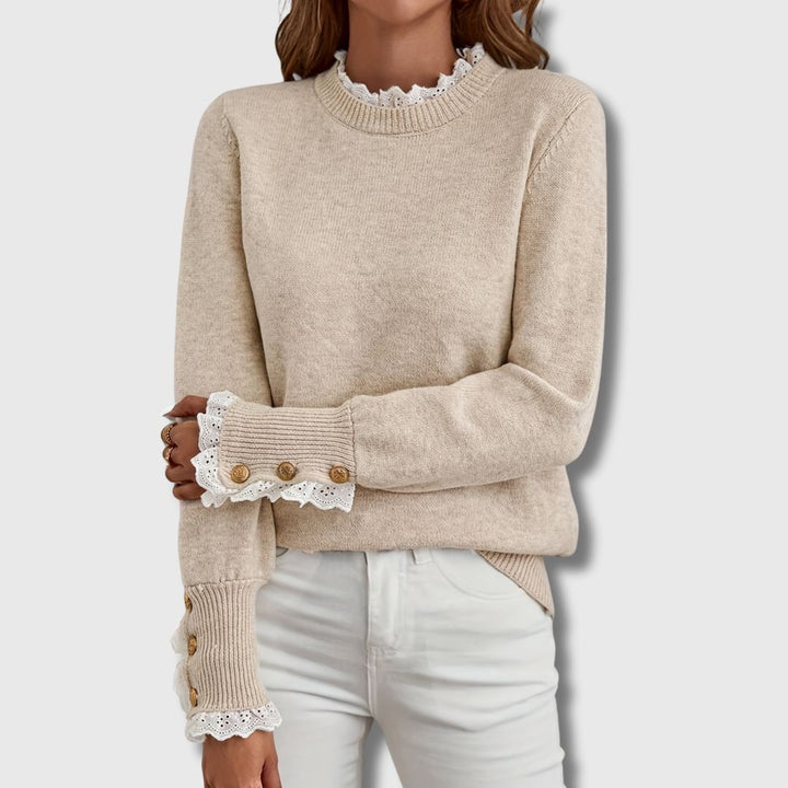 Eleganter Damen-Strickpullover Evee in Aprikose mit feinen Spitzenapplikationen am Ausschnitt, Langarm.