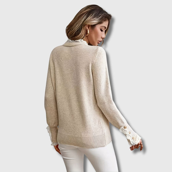 Femininer Aprikose-Pullover für Damen mit stilvoller Spitze, ideal für besondere Anlässe oder den Alltagslook.