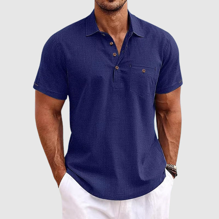 Modernes, leichtes Herren Polo-Shirt mit atmungsaktivem Stoff. Kurzarm-Design für komfortable Sommer-Freizeitkleidung.
