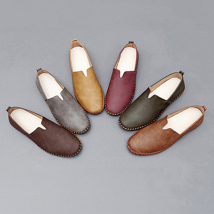 Frontansicht der eleganten Herren Slipper, mit klassischem Design und feiner Nahtführung.