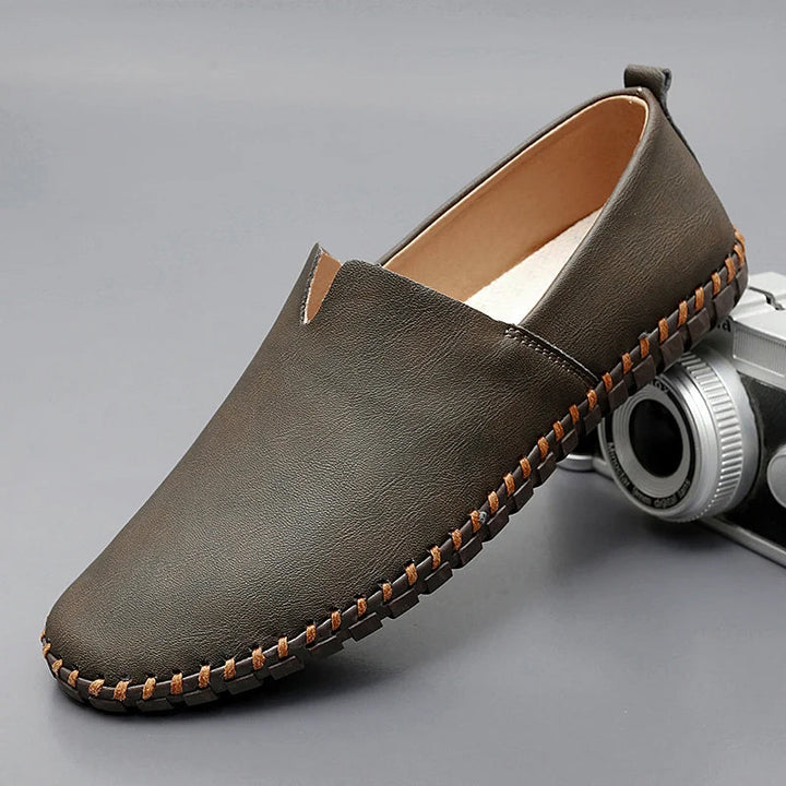 Stilvolle Business Slipper für Herren, ein Must-have für das Büro und formelle Events. Klassische Herrenmode.