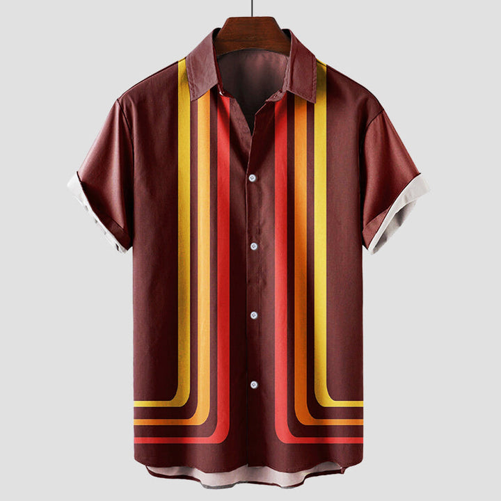 Stylisches Kurzarm Streifenhemd für Herren im Vintage Look, perfekt für Sommer & entspannte Urlaubstage.