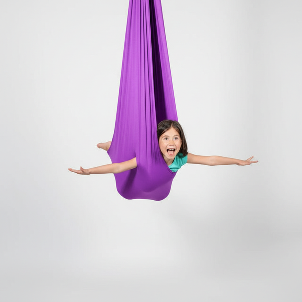 Hochwertige SenseSwing Kinderschaukel in blau, ideal für Therapie, sensorisches Spiel & Ruhe im Kinderzimmer.