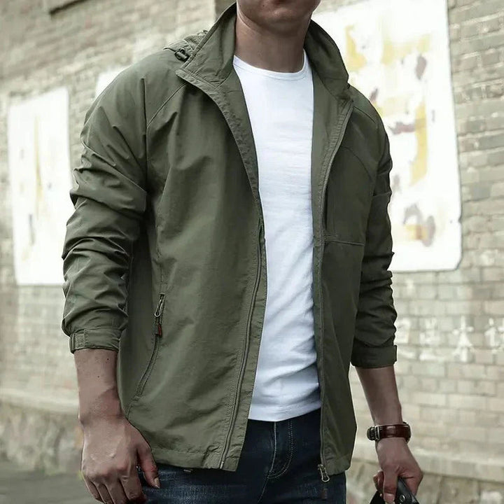 Moderne Herren Übergangsjacke im Regular Fit, winddicht & atmungsaktiv, Freizeitjacke für Outdoor.