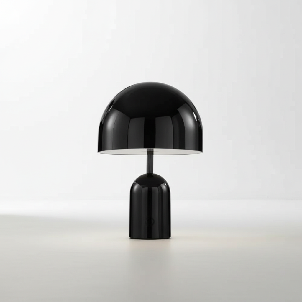 Hochwertige Design-Tischlampe ChromeGleam mit dimmbarer LED in Chrom, ideal als Nachttisch- oder Akzentlampe.