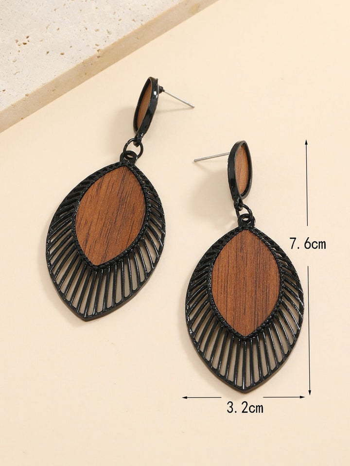 Elegante Damen Holzohrringe, tropfenförmig, leicht & bequem, perfektes Accessoire für jeden Stil.
