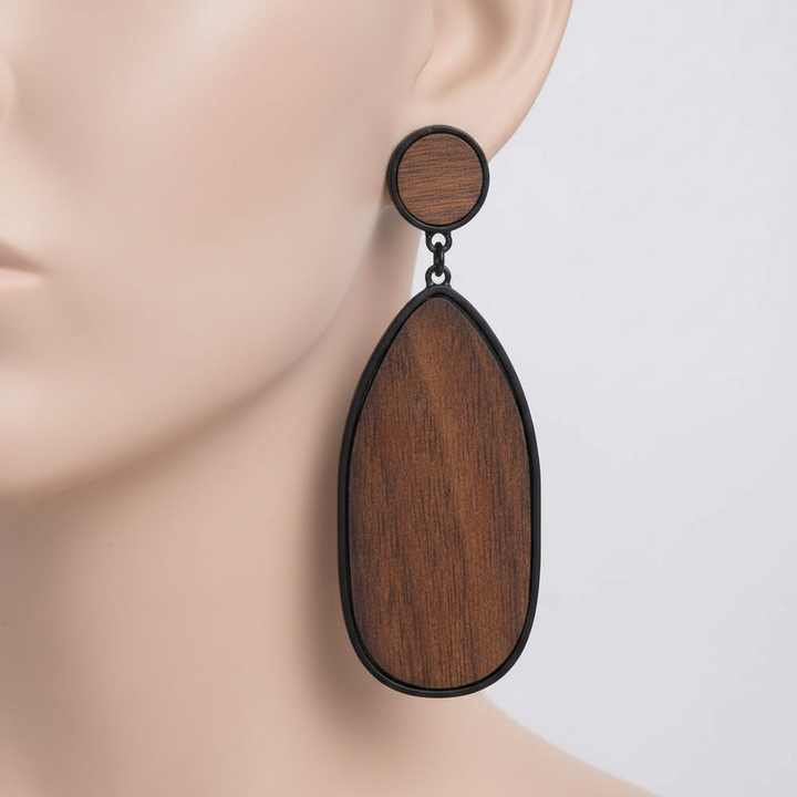 Feine Holzohrringe Damen, tropfenförmig, aus nachhaltigem Holz, leicht & elegant.