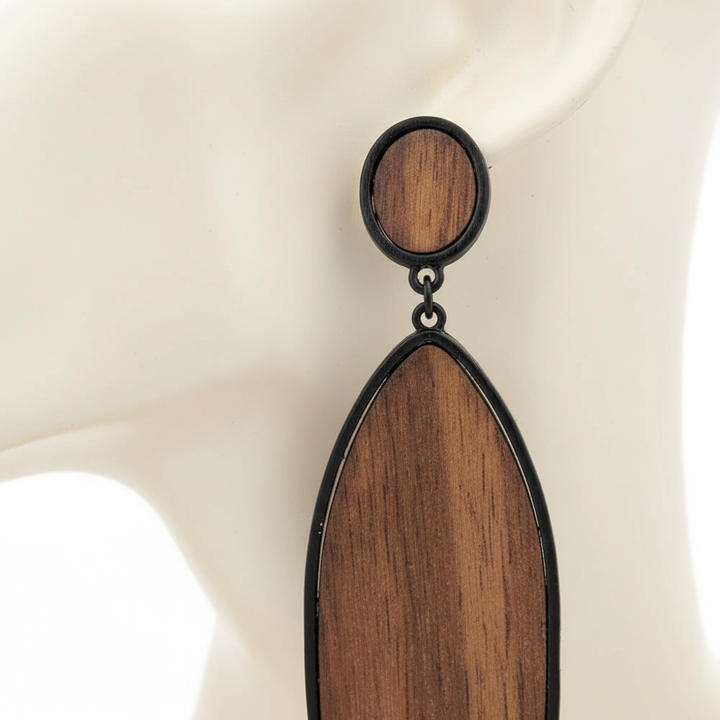 Boho-Stil Holzohrringe für Damen, tropfenförmig, leichter Naturschmuck für einen einzigartigen Look.