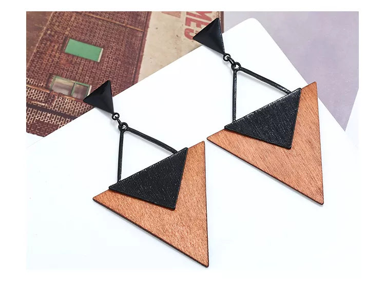 Geometrische Tropfenohrringe aus Holz, Damen Schmuck, leicht & einzigartig im Design.