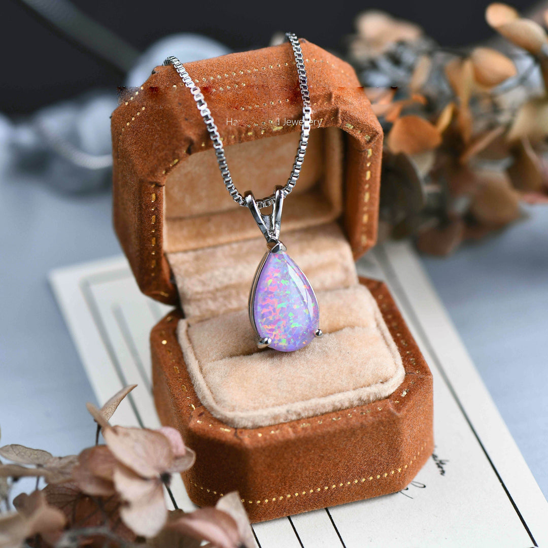Zarter Opal-Tropfen-Anhänger an langer Halskette für Damen, elegantes Geschenk.