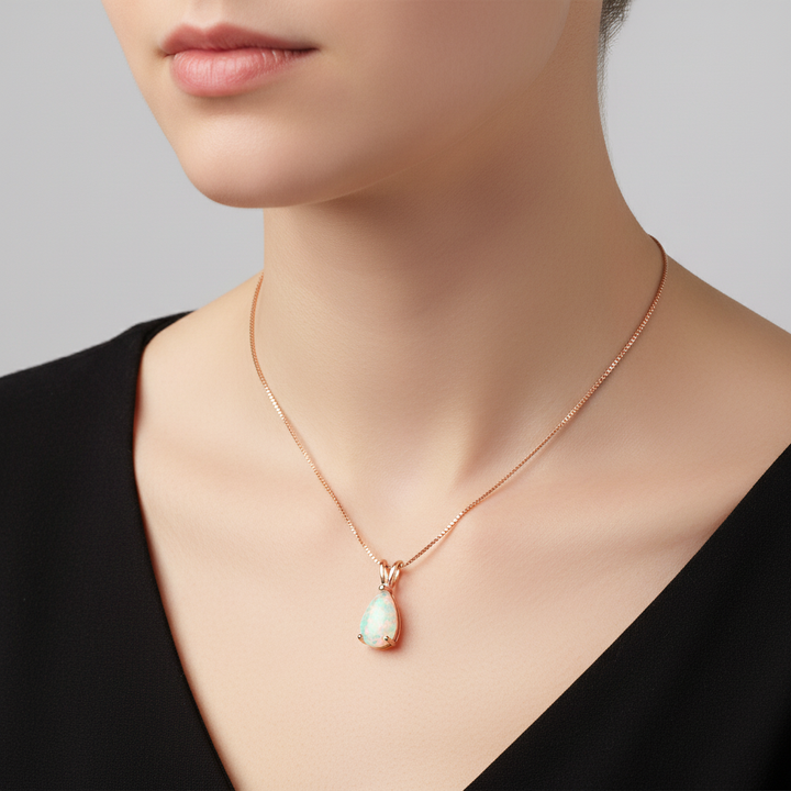 Stilvolle Damen-Halskette mit minimalistischem Opal-Tropfen-Anhänger.