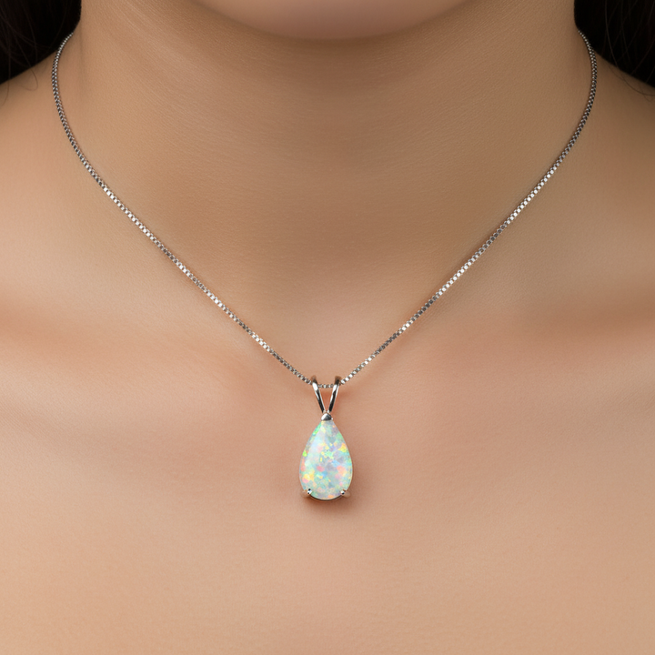Damen-Schmuckstück: Schimmernder Opal-Tropfen-Anhänger, perfekt für täglichen Glanz.