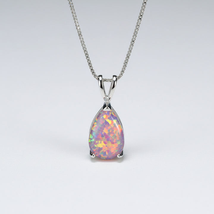 Wertvoller Opal-Tropfen-Anhänger an schlanker Halskette, Damen-Schmuck für Eleganz.
