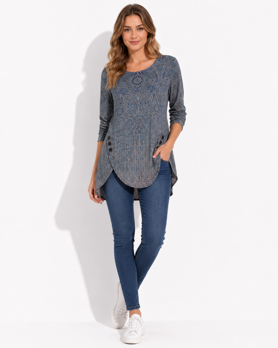 Modernes Damen Blusenoberteil mit Ombre-Print in Blau, Langarm und asymmetrischem Schnitt für Freizeitmode.