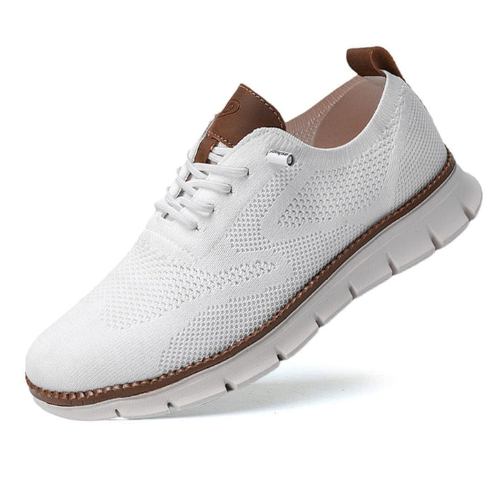 Herrliche weiße Herren-Freizeitschuhe mit weichem Fußbett für maximalen Komfort.