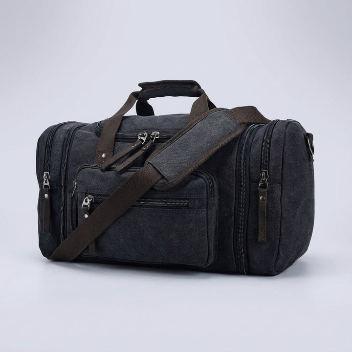 Geöffnete, erweiterbare Canvas Wochenendtasche WeekenderPro zeigt großes Hauptfach und intelligente Aufteilung.