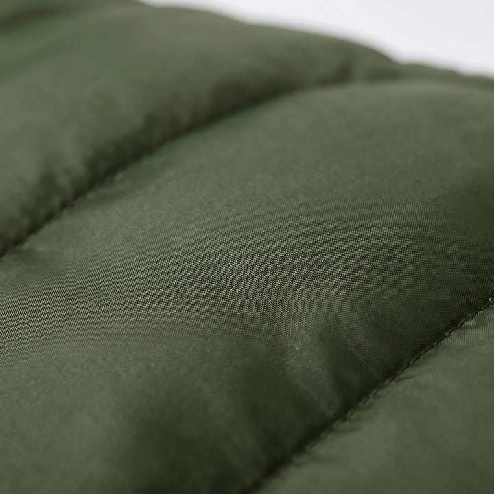 Offener Deckenschlafsack als leichte Outdoor-Decke, schwarz, ideal für warme Nächte beim Camping.