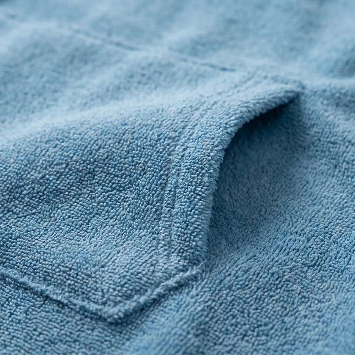 Praktischer Unisex Strandponcho mit Kapuze, ideal als Badeponcho oder Umkleidehilfe nach dem Schwimmen.