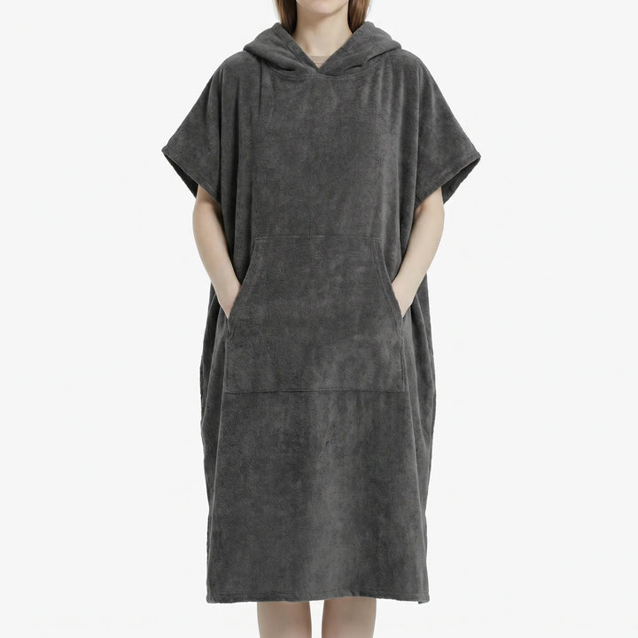 Schnelltrocknender Unisex Kapuzenponcho, ideal zum Ab- und Umziehen nach dem Baden, Schwimmen oder Wassersport.