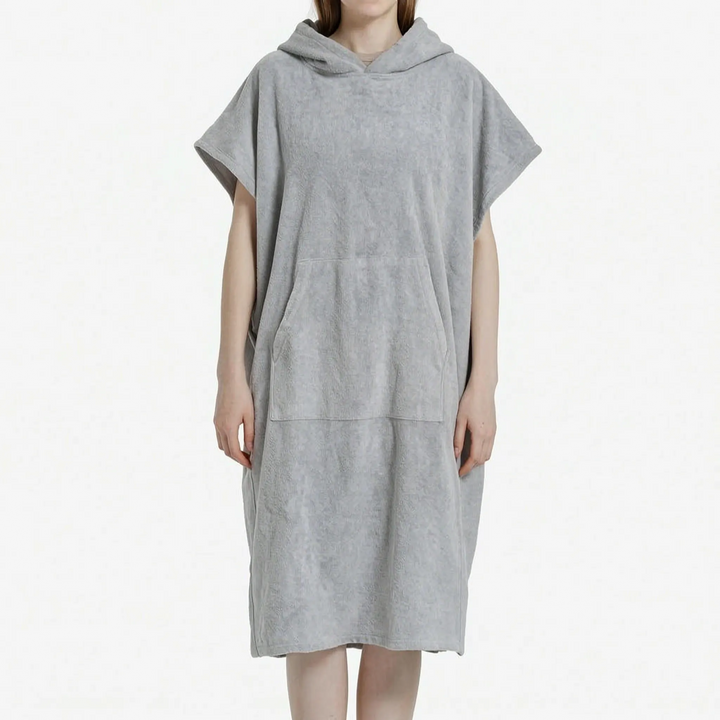 Leichter Unisex Badeponcho mit Kapuze, vielseitig einsetzbar für Strand, Pool & Wassersport, kompakt verstaubar.
