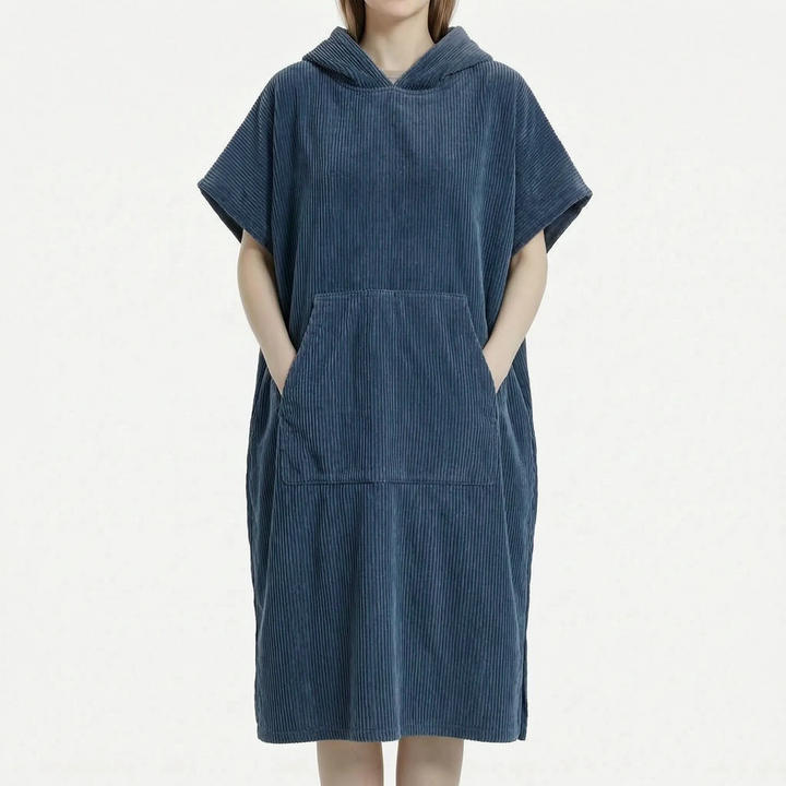 Praktischer Unisex Umziehponcho mit Kapuze für Damen & Herren, komfortabel und schnelltrocknend für Outdoor & Strand.