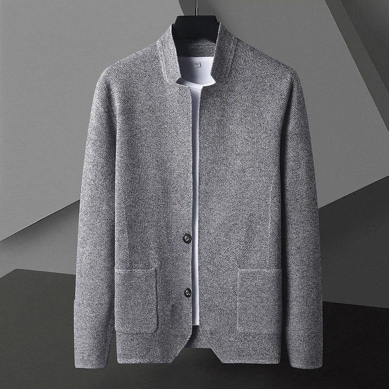 Vielseitige, moderne Herren Strickjacke in Dunkelblau für casual & elegante Outfits; leicht & atmungsaktiv.