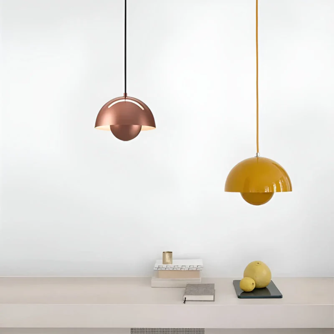 Design-Hängeleuchte mit LED, blumenförmig, schafft stilvolles Ambiente im Wohnzimmer.