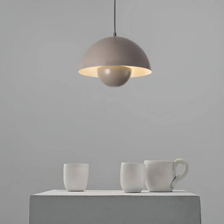 Elegante skandinavische Hängeleuchte, LED, modernes Design, atmosphärische Beleuchtung.