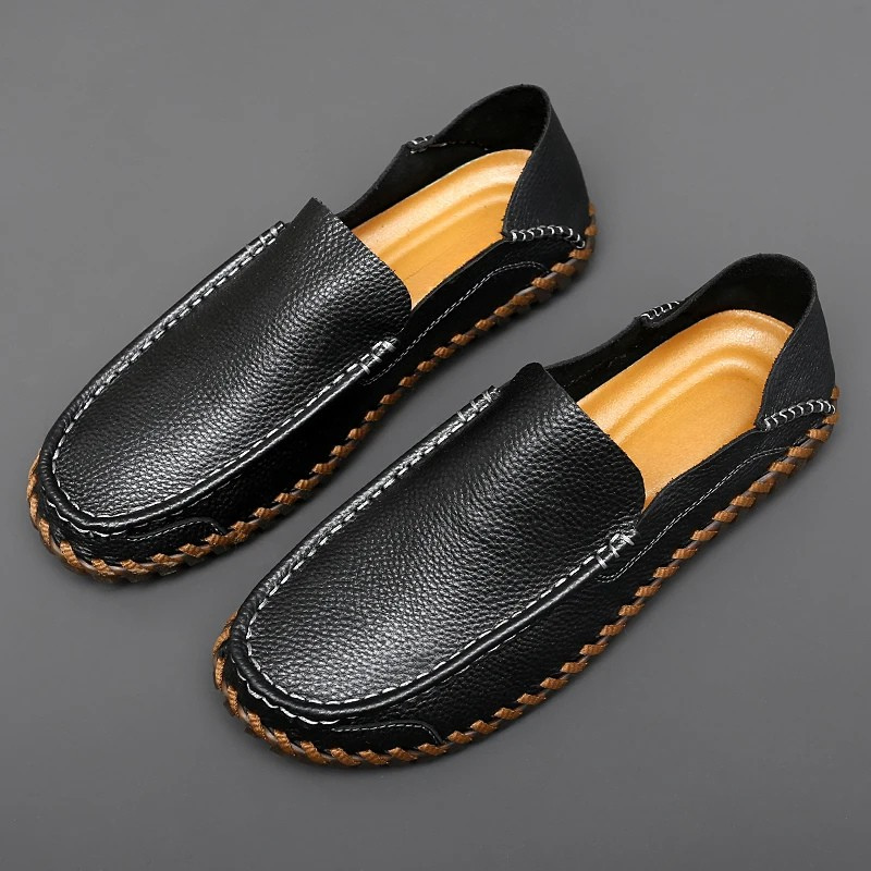 Moderne Herren Slip-Ons, handgenäht; bieten Komfort & Eleganz für den stilbewussten Mann.