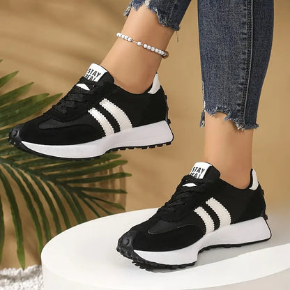 Bequeme Damensneaker Schwarz. Orthopädische Alltagsschuhe mit ergonomischem Design und optimalem Halt.