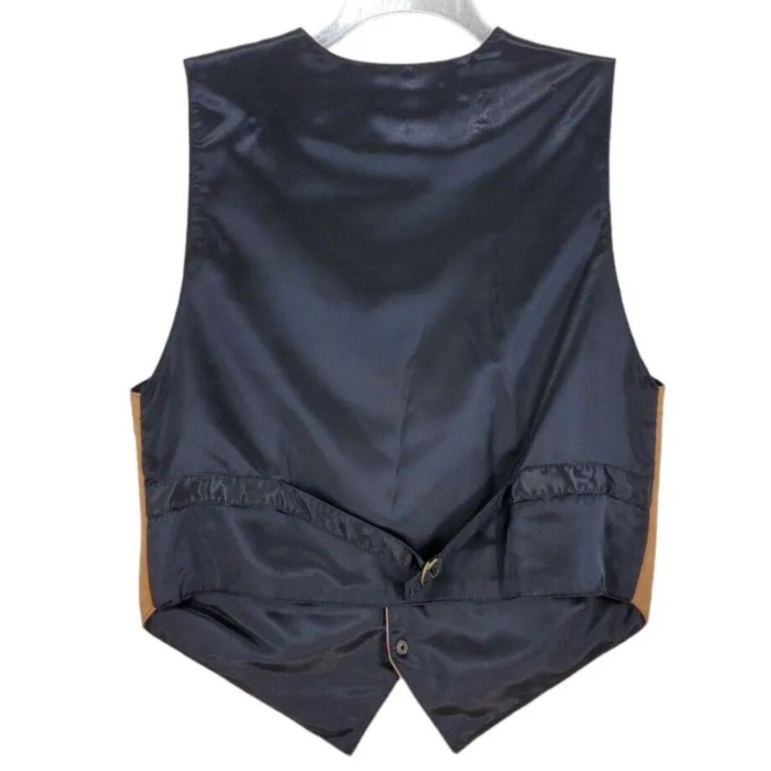 Rustikale Herren Trachtenweste für traditionelle Festlichkeiten. Männlicher Vintage-Look mit eleganter Note, ideal für Winter.