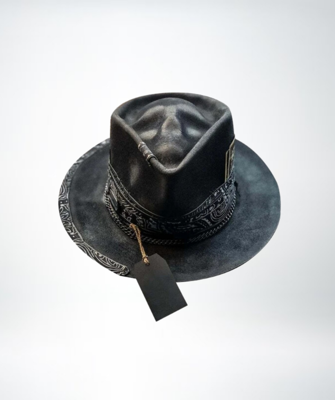 Unisex Totenkopf-Mütze, handgefertigt aus weichem Strick. Trendiges Herbst-Accessoire für Damen und Herren.