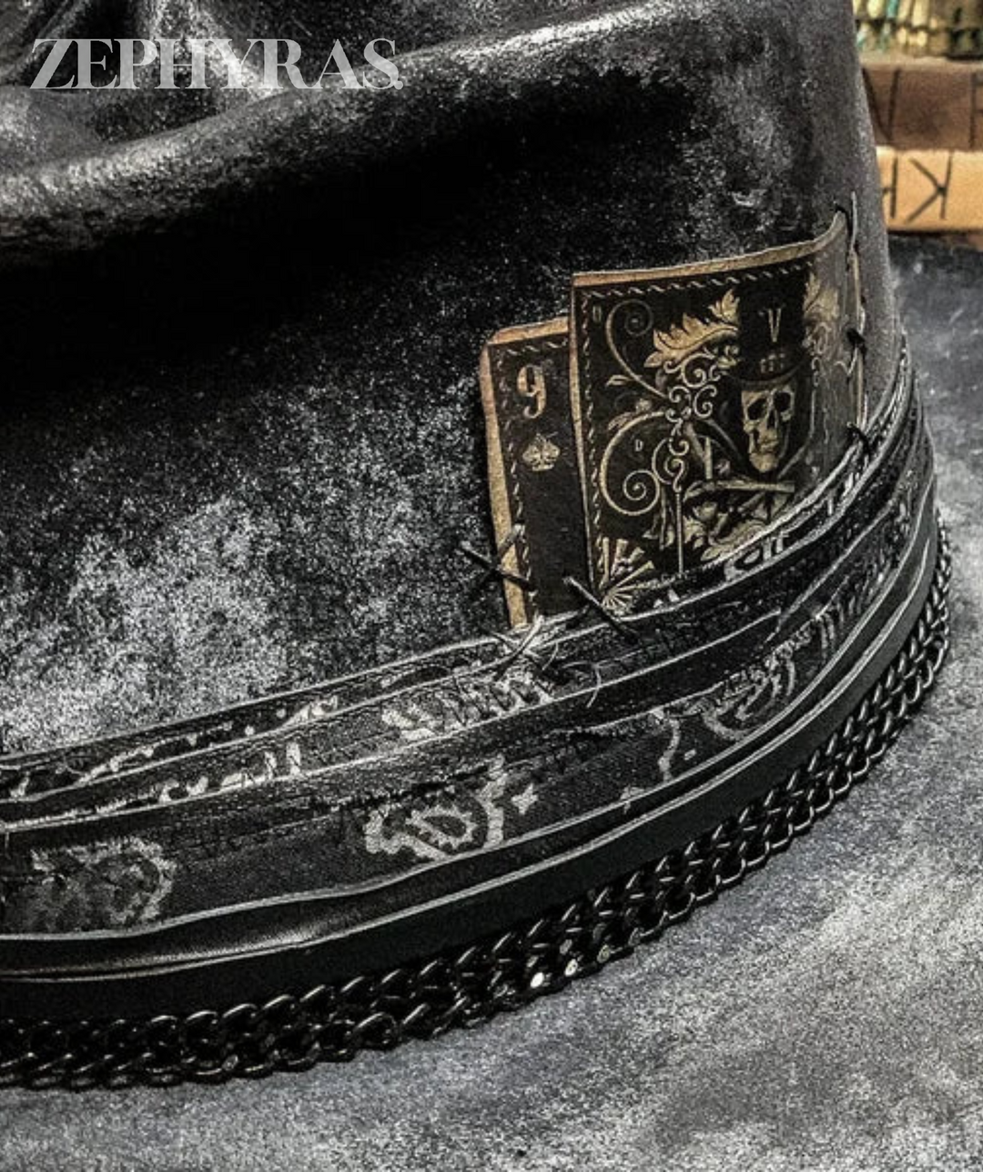 Coole Totenkopf-Strickmütze, unisex, handgemacht. Trendiges Herbst-Basic und urbanes Accessoire.