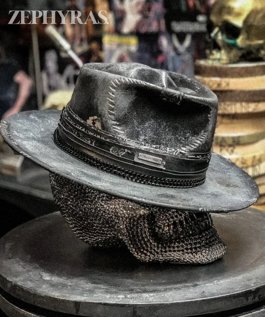 Warme, weiche Totenkopf-Mütze, unisex und handgefertigt. Stylisch für kühle Tage und als Streetwear-Look.