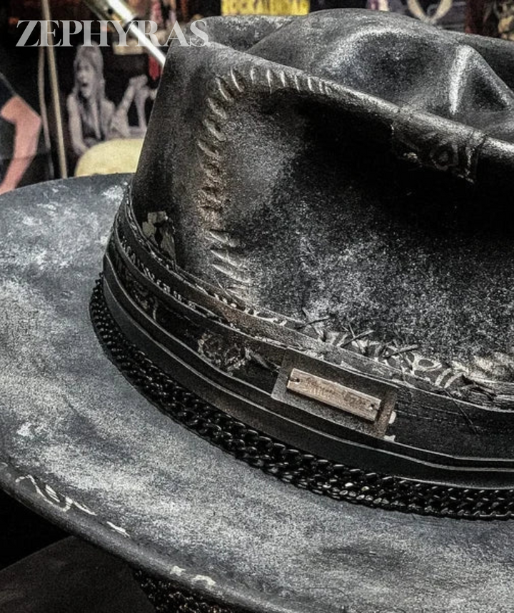 Trendige Unisex Totenkopf-Mütze, handgefertigt für urbanen Style. Ein Must-have für Herbst-Outfits.