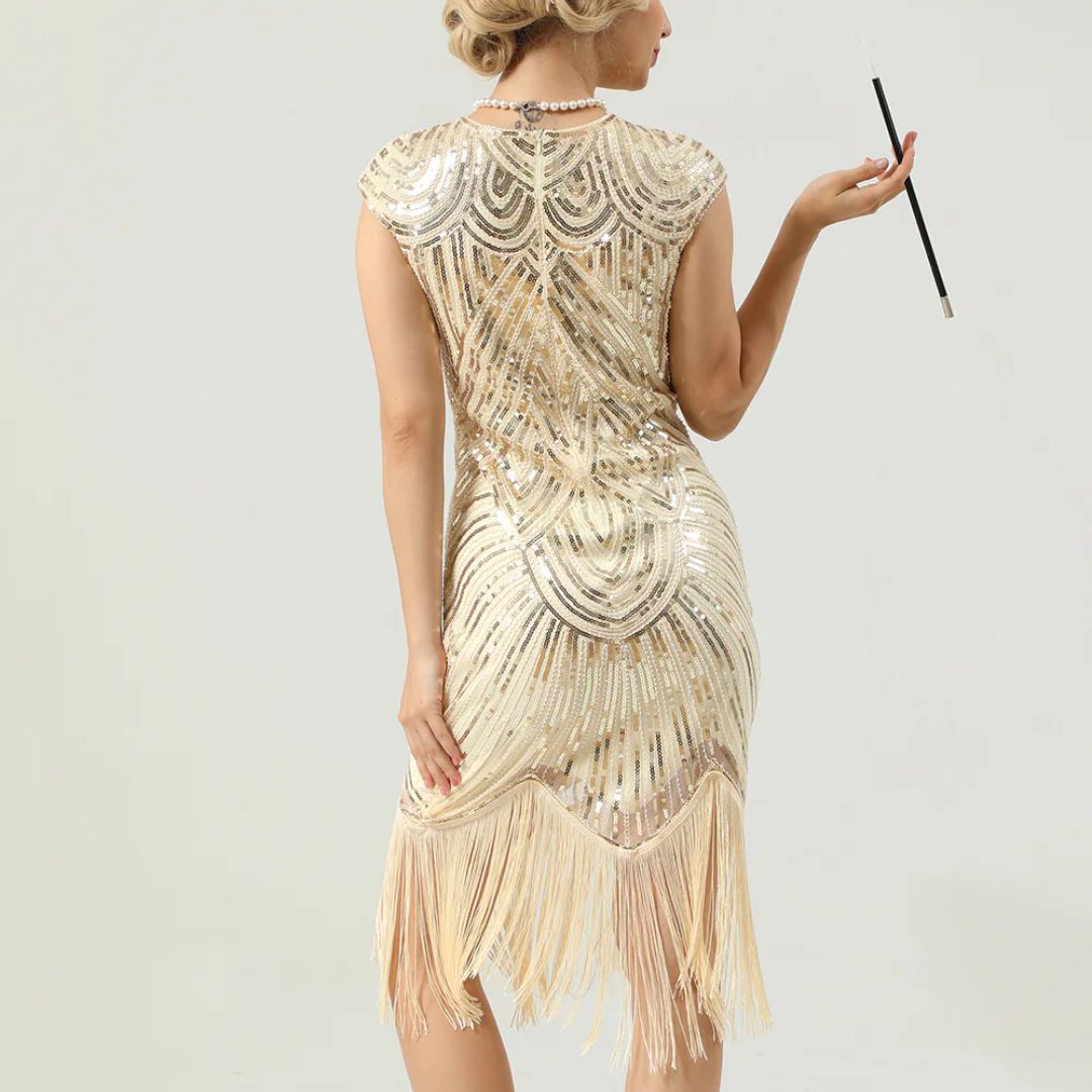 Detailaufnahme: Funkelndes Glitzer des Gatsby-Kleides. Festliches Cocktailkleid für Damen.