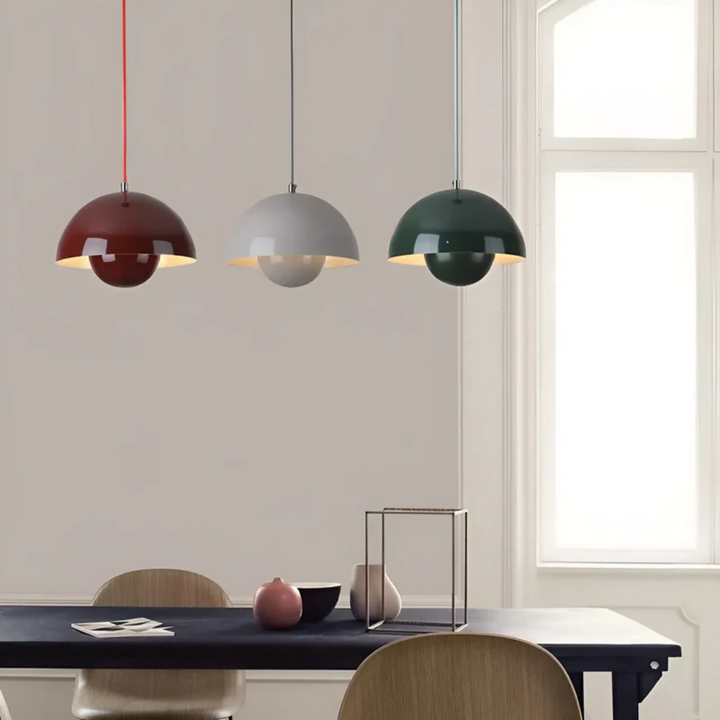 Skandinavische LED-Hängeleuchte in Blumenform für gemütliches Esszimmer-Licht.