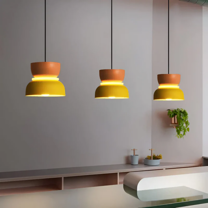 Einzigartige Macaron LED Pendelleuchte, farbige moderne Deckenlampe für individuelles Design.