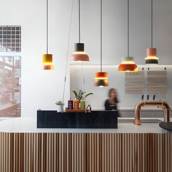 Stilvolle bunte Macaron LED Pendelleuchte, moderne Deckenlampe für das Arbeitszimmer.