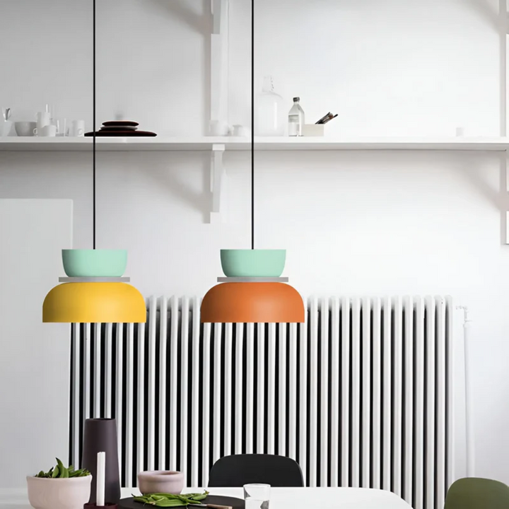 Farbiges Macaron LED Pendellicht, moderne Hängelampe als Blickfang im Wohnraum.