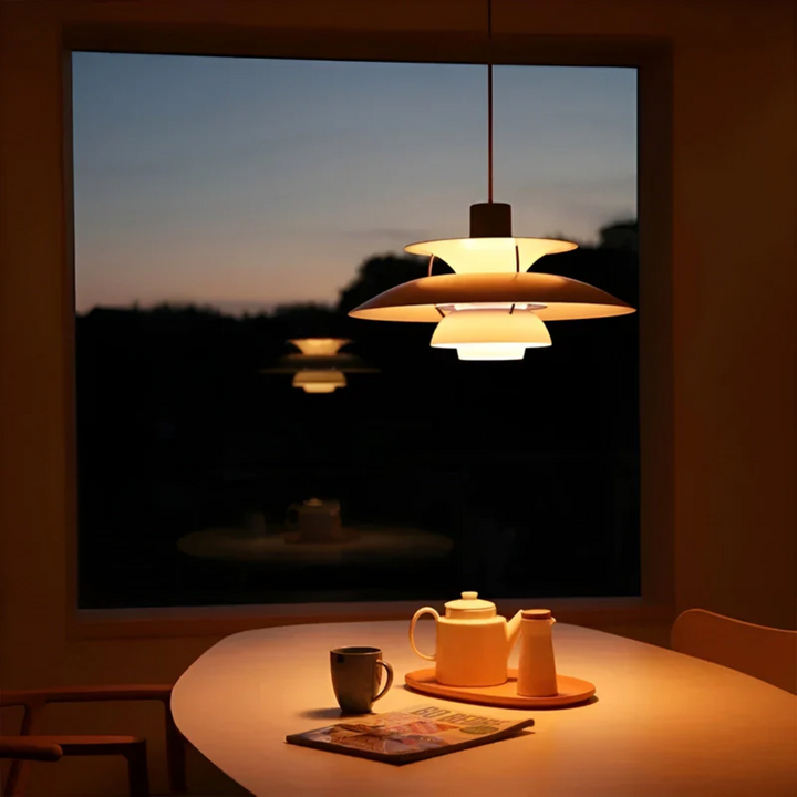 Designlampe: Bunte LED Hängelampe, modern, für ein frisches Wohnambiente.