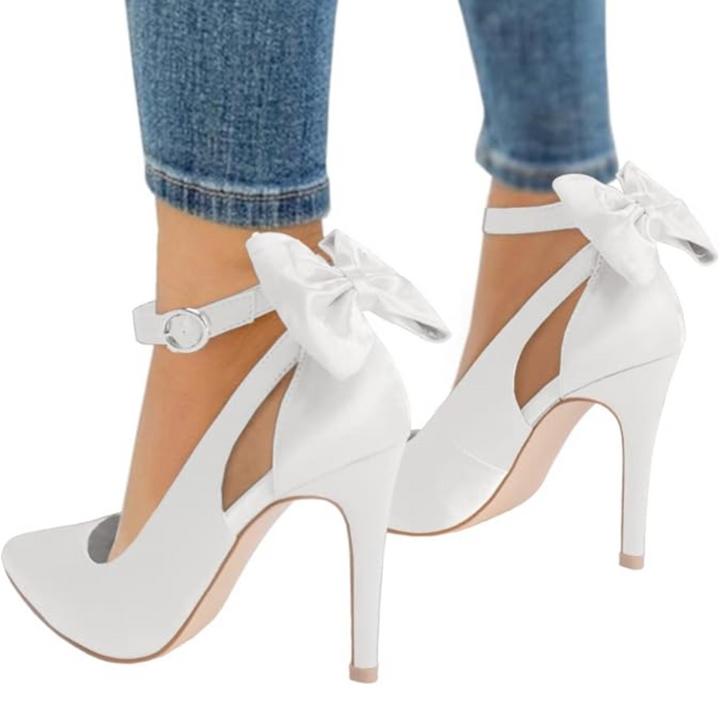 Detailaufnahme: Glamouröser Damen High Heel Pump mit dekorativer Schleife & schlankem Stilettoabsatz.