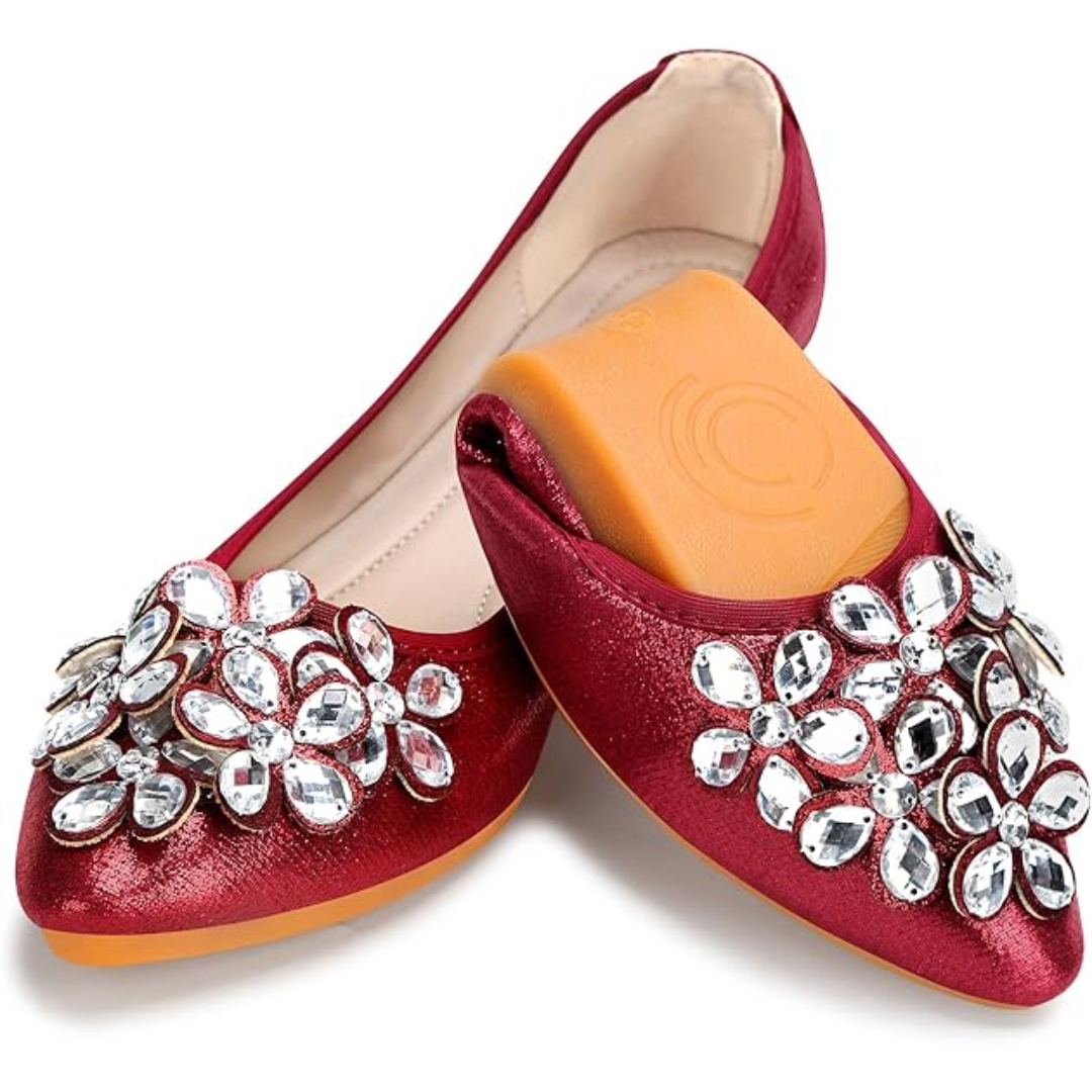Stilvolle Damen Glitzer Ballerinas am Fuß eines Models. Bequeme Eleganz für jede Frau.
